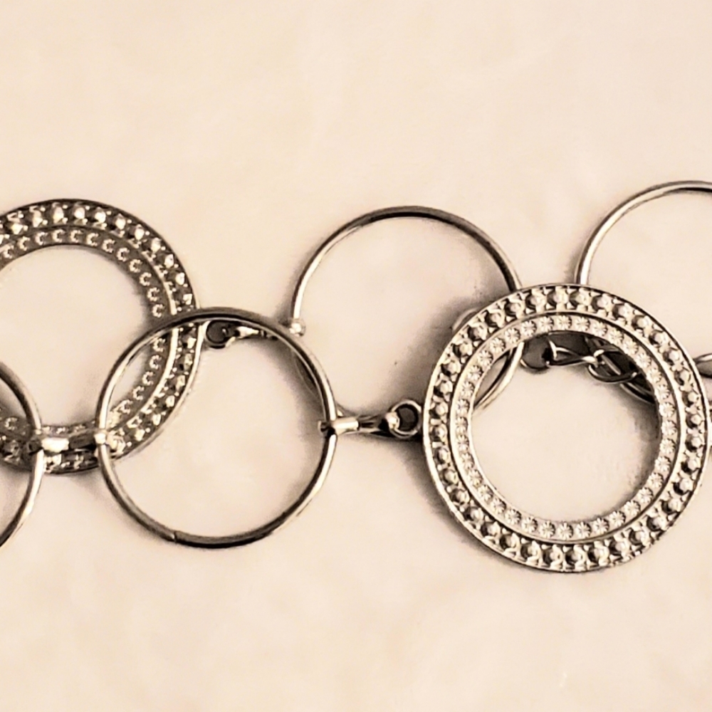 Chain linked belt